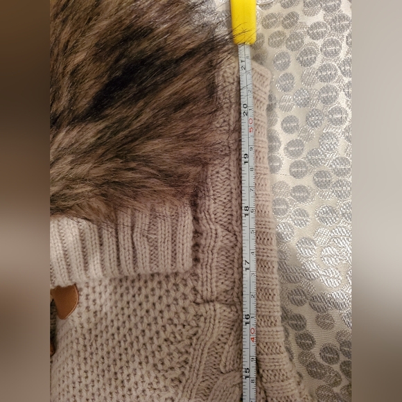 Maurices Sweater Vest With Faux Fur Collar - Picture 9 of 9
